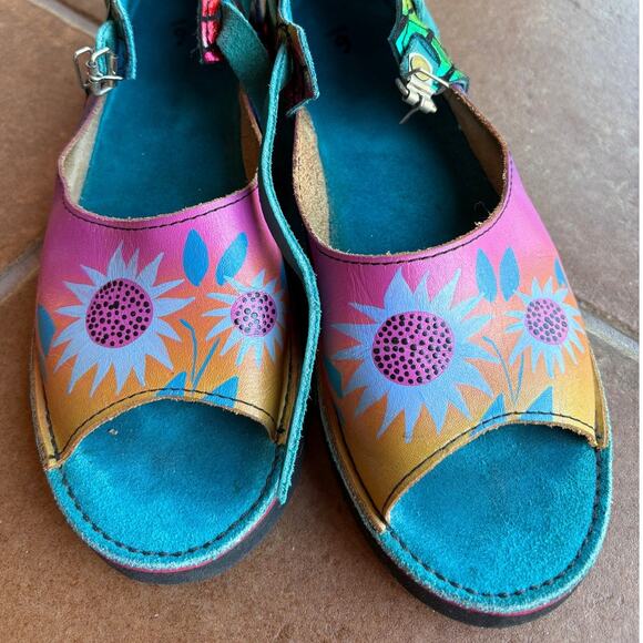 Soletech Painted Style Sandals w Flowers Iridescent Rainbow size 8(?) Pls Read! - Picture 13 of 15